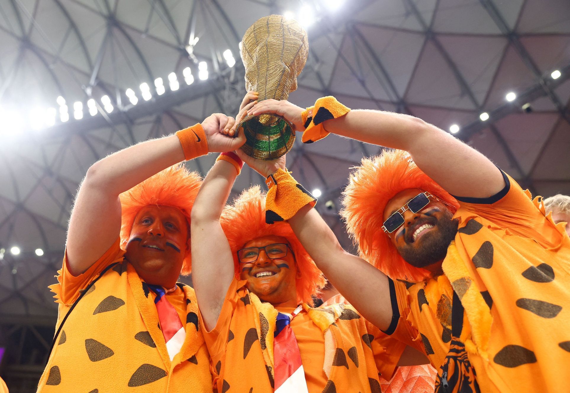 Nizozemští fanoušci před čtvrtfinále MS 2022 Nizozemsko - Argentina