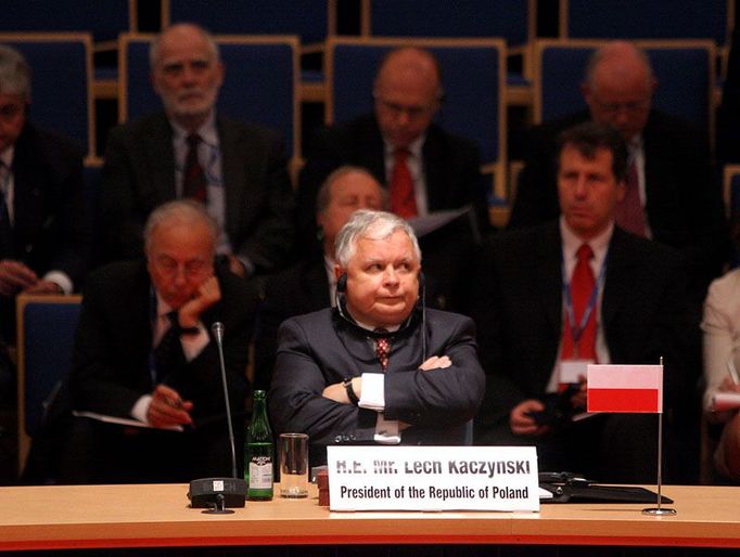 Polský prezident Lech Kaczyński na plenárním zasedání 14. summitu prezidentů v Brně.