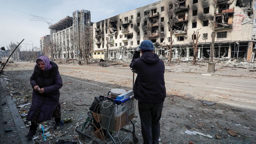 Záběr z přístavního města Mariupol na Ukrajině, které čelí ruské invazi a ničivému bombardování.