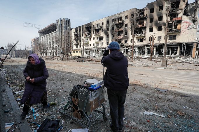 Záběr z přístavního města Mariupol na Ukrajině, které čelí ruské invazi a ničivému bombardování.