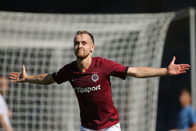 Martin Hašek v zápase 6. kola ligy Sparta - Baník