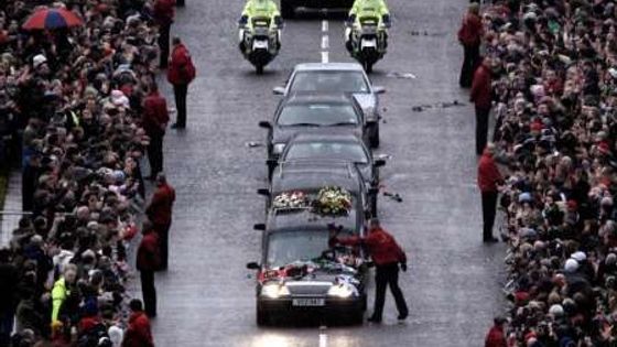 Severní Irsko se rozloučilo s fotbalovou legendou Georgem Bestem