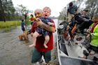Trump vyhlásil stav přírodní katastrofy, hurikán Florence má už nejméně 13 obětí