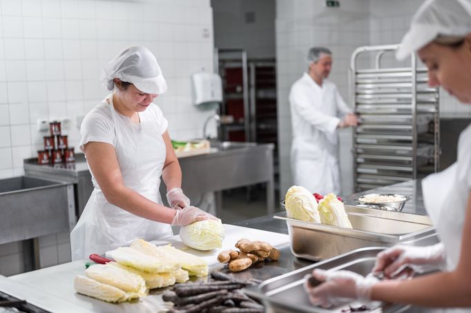 Kimchi začal původně vyrábět během pandemie ve sklepě svého tchána do pětilitrových lahví. "Servíroval jsem ho celé rodině i známým," říká.