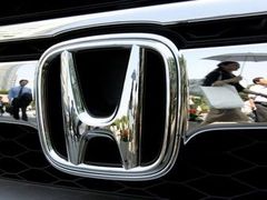 Hlavě díky prodeji v USA vzrostl japonské automobilce v prvním čtvrtletí zisk téměř o 30 procent na 143,4 miliardy jenů (27,6 miliardy korun). Honda tak prodala ve čtvrtletí celkem 896 000 vozů.