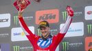 Tovární jezdec Hondy Tim Gajser slaví titul světového šampiona MXGP.