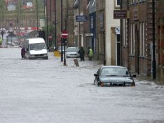 Záplavy ve Velké Británii.