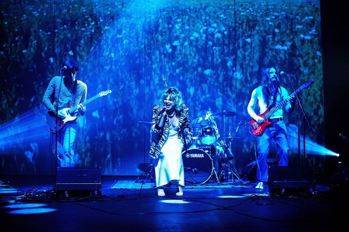 Autorem scény a filmových dotáček je Lukáš Kuchinka. Na snímku Jan Mansfeld, Barbora Křupková, Matěj Anděl a Jakub Tvrdík.