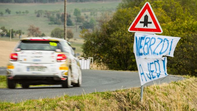Prohlédněte si fotografie z Rallye Klatovy, jíž včera na Šumavě skončil domácí šampionát v automobilových soutěžích.
