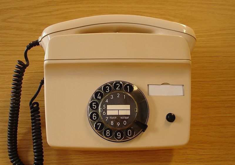 Alexander Graham Bell - první telefon