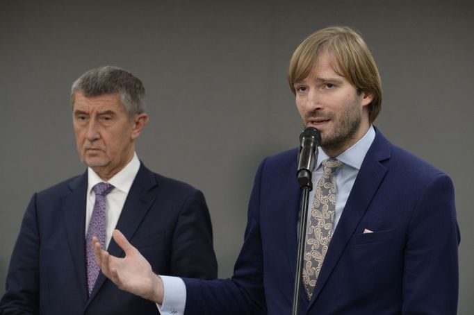 Předseda vlády Andrej Babiš a ministr zdravotnictví Adam Vojtěch (oba za ANO)