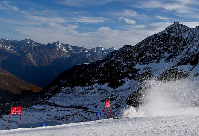 Aksel Lund Svindal při zahajovacím závodě SP v Söldenu