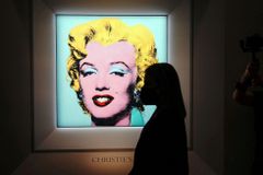 Portrét Marilyn Monroe od Warhola byl v aukci prodán za 4,6 miliardy korun