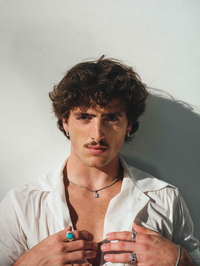 Americký zpěvák a textař Benson Boone.