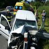 Řidič strhl auto do svodidel