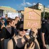 Pochod Amnesty International proti rozhodnutí amerického nejvyššího soudu v otázce potratů