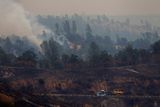 Není to jen Řecko nebo Skandinávie, kdo v posledních dnech bojuje s lesními požáry. Ohně už druhým týdnem zuří také v Kalifornii.