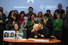 Argentinské hnutí babiček našlo po 48 letech 140. dítě ztracené za diktatury