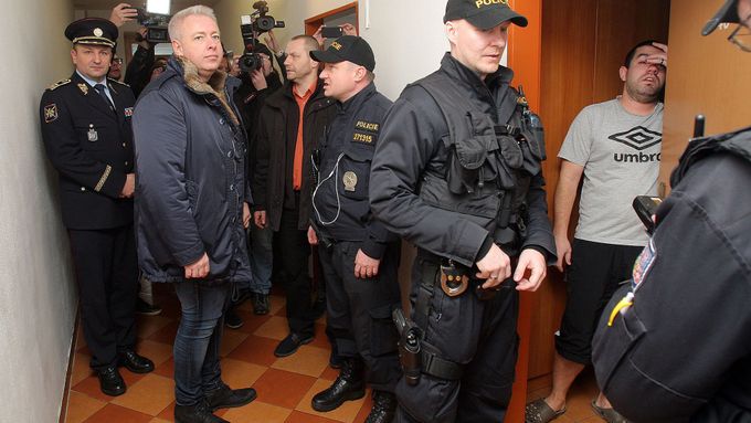 Ministr vnitra Milan Chovanec při policejních kontrolách.