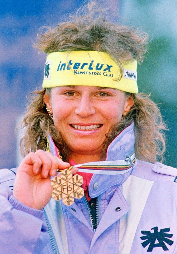 Ulrike Maierová se zlatou medailí z MS 1989. V americkém Vailu tehdy vyhrála Super-G ve třetím měsíci těhotenství.
