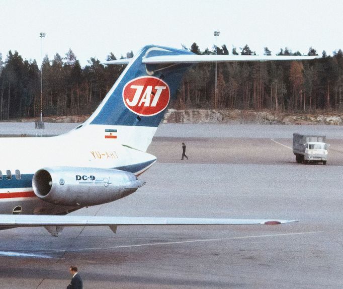 Fotografie letounu DC-9-32 YU-AHT pořízená na letišti ve Stockholmu přibližně půl roku před tragickou událostí.