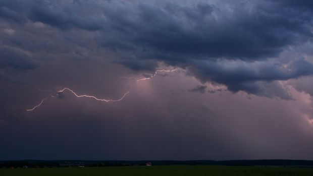 Energetici odstranili poruchy po čtvrtečních bouřkách, řeší ale nové z dneška