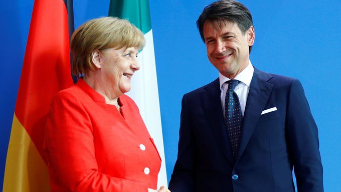 Italský premiér Giuseppe Conte na schůzce s německou kancléřkou Angelou Merkelovou