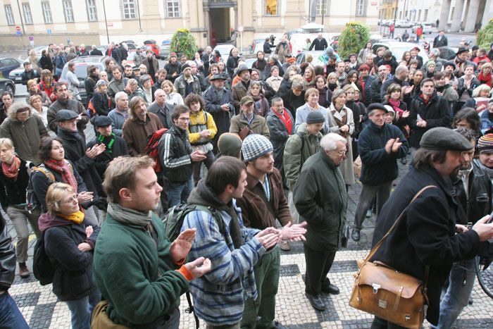 Demonstranti za Kaplického
