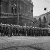 Pouliční oslavy vítězství československých hokejistů nad týmem Sovětského svazu na MS ve Stockholmu, březen 1969.