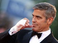 George Clooney, hlavní hvězda černohumorného filmu The Men Who Stare at Goats
