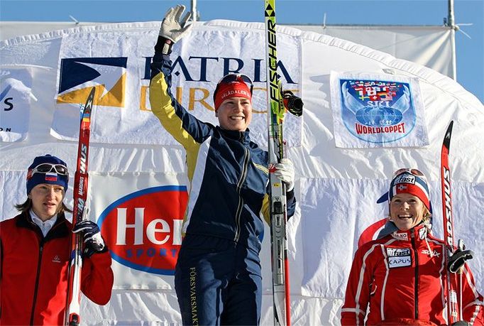 Stupně pro tři nejlepší ženy po padesáti kilometrech km klasicky - 1. Jenny Hannsonová (Švédsko), 2. Tatiana Jambaevová (Rusko), 3. Hílge Pedersenová (Norsko).