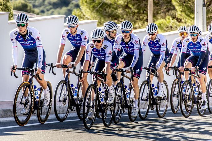 Soustředění cyklistického týmu Quick-Stepu ve Španělsku 2022.