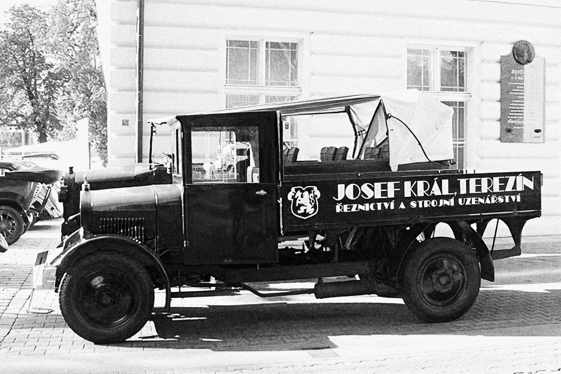 Fotogalerie / Před 115 lety byla podepsána smlouva o zřízení továrny na automobily Praga