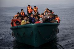 Pobřežní stráž u Libye zachránila téměř dva tisíce uprchlíků na jedenácti lodích