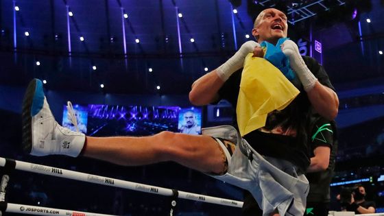 Ukrajina má následovníka bratrů Kličkových. Tak Usyk senzačně pokořil Joshuu