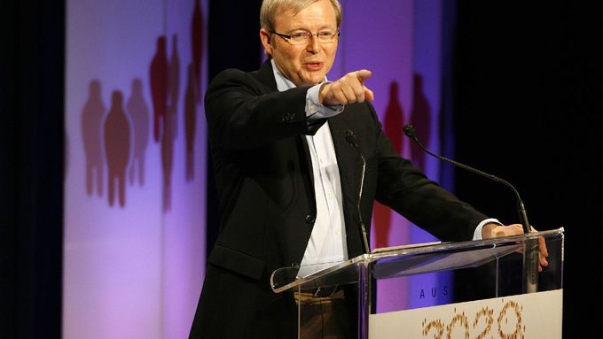 Australský premiér Kevin Rudd promlouvá na víkendovém summitu pro rok 2020. zatímco on sám označil shromáždění za vynikající všeaustralskou konferenci, podle kritiků šlo o labouristickou PR akci, z níž nevyplynuly žádné konkrétní plány či závazky