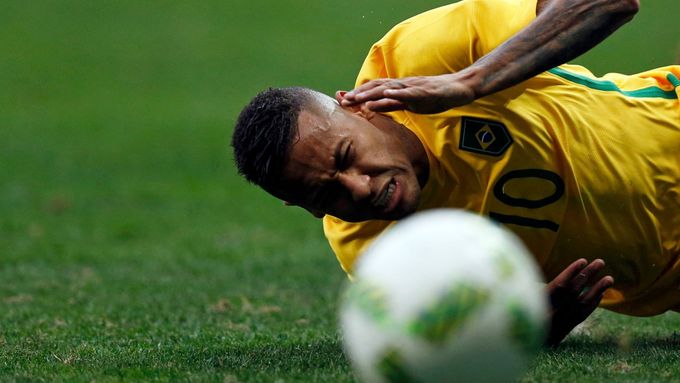 Ani slavný Neymar nepomohl Brazilcům k výhře v prvním zápase olympijského fotbalového turnaje.