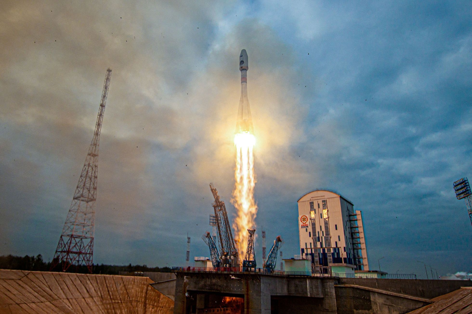 Rusko vesmír měsíc raketa