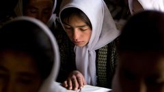 Afghánistán, dívka, škola
