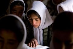 Do lavic jen na pár dní. Tálibán znovu uzavřel dívčí školy v afghánské provincii
