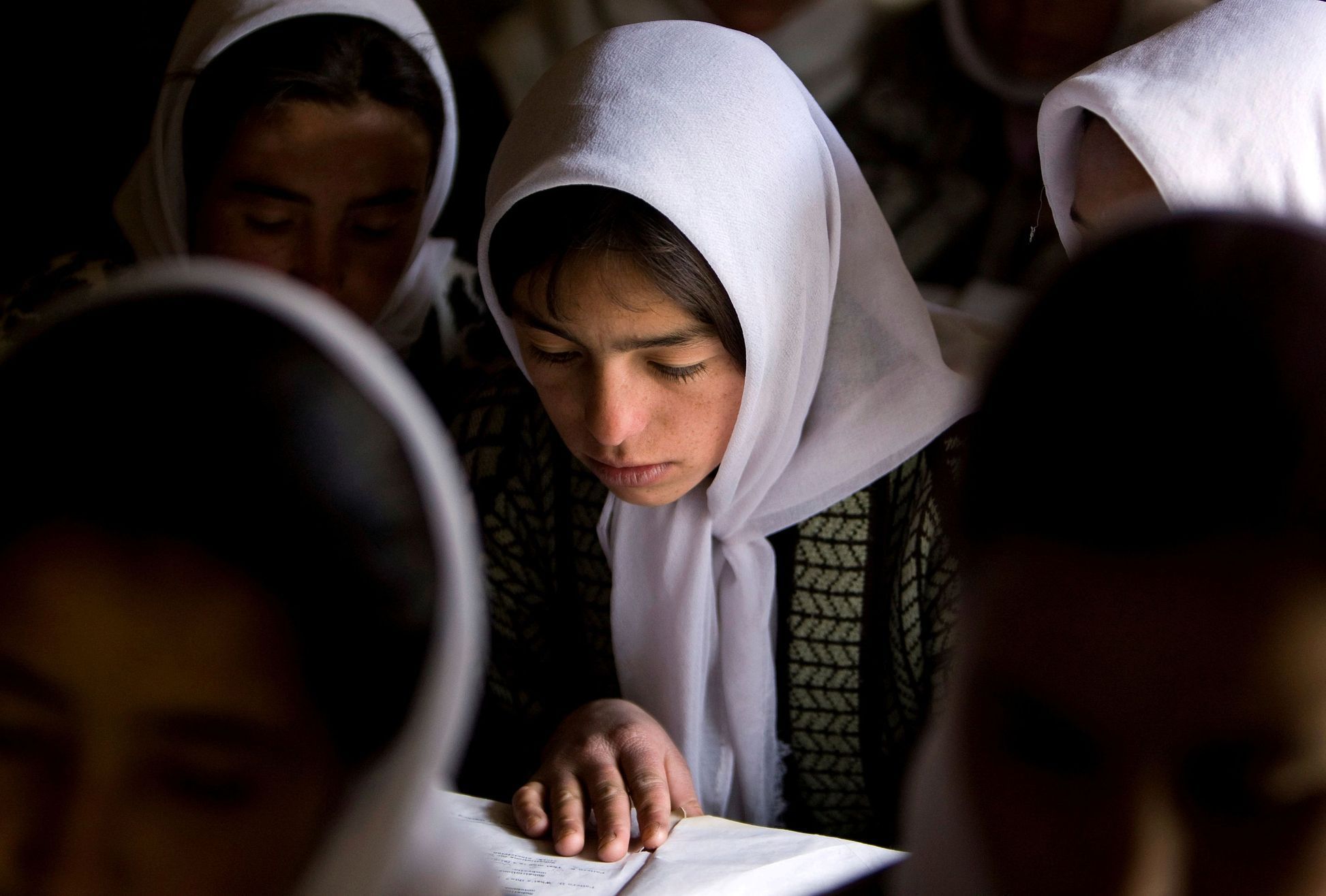 Afghánistán, dívka, škola