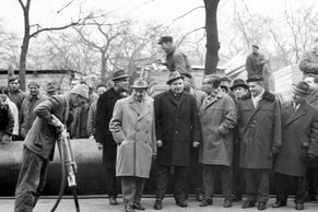Linka A slaví 35 let. Projděte se historií pražského metra
