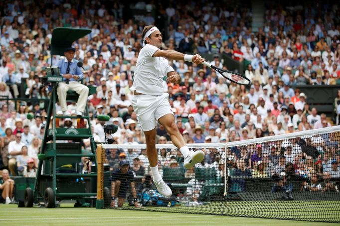 Roger Federer v prvním kole Wimbledonu.