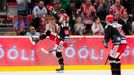 Třinec - Hradec, 4. semifinále play-off hokejové extraligy 2018: Michal Kovařčík slaví první gól.