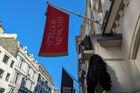 V roce 2023 proběhla velká aukce pozůstalosti Freddieho Mercuryho v aukční síni Sotheby's v Londýně.