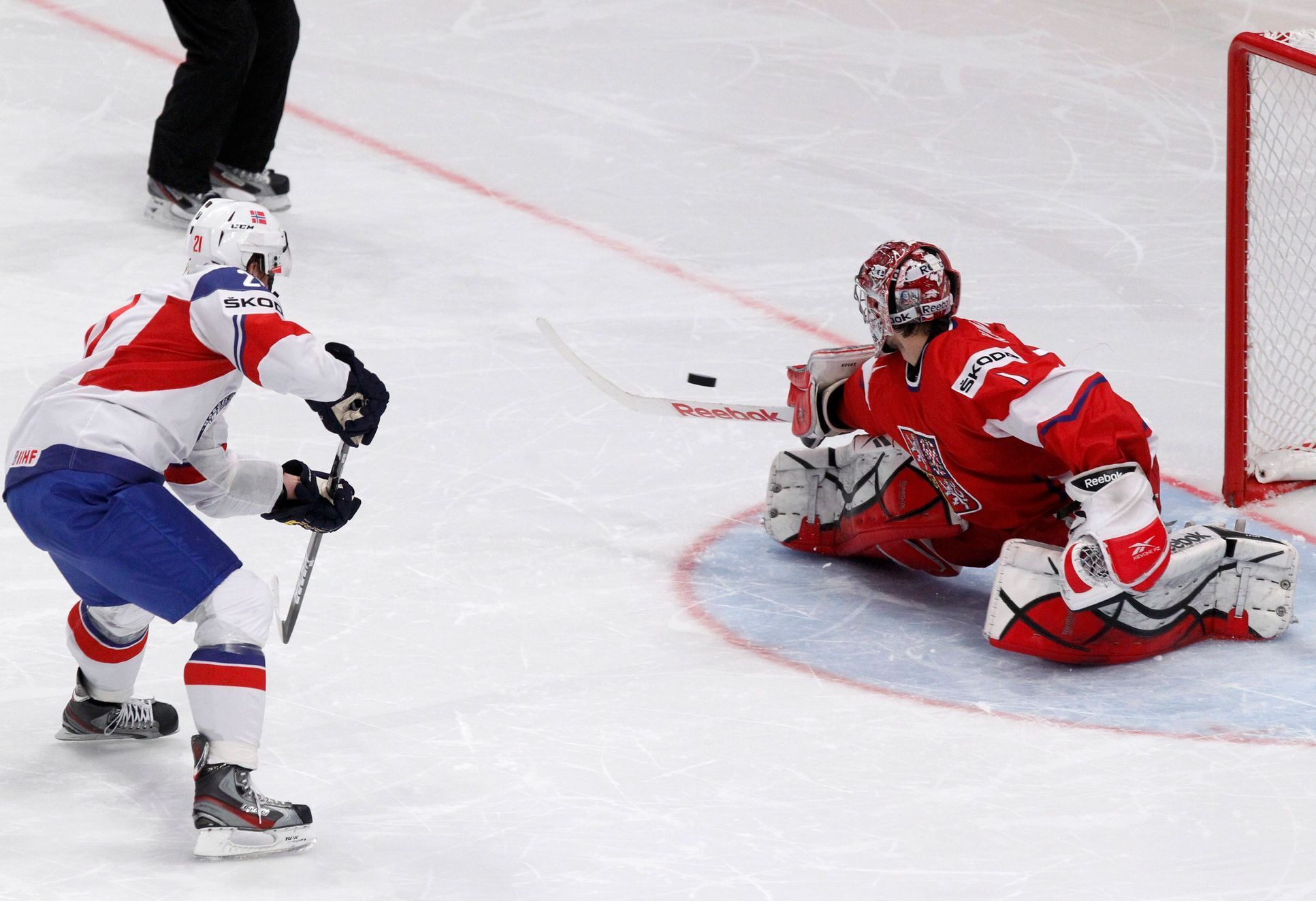 Jakub Kovář chytá nájezd Askovi.
