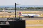 Londýnské letiště Heathrow hlásí po evakuaci Terminálu 4 obnovení provozu