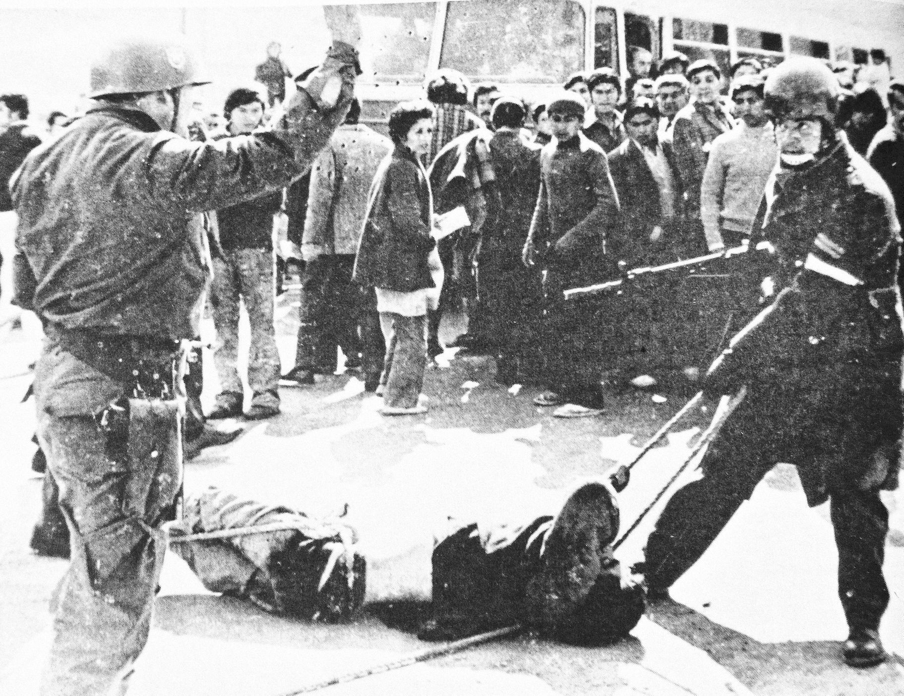 Jednorázové použití / Fotogalerie / Tak vypadal začátek a konec krutého režimu chilského diktátora Augusta Pinocheta / Wiki-PB