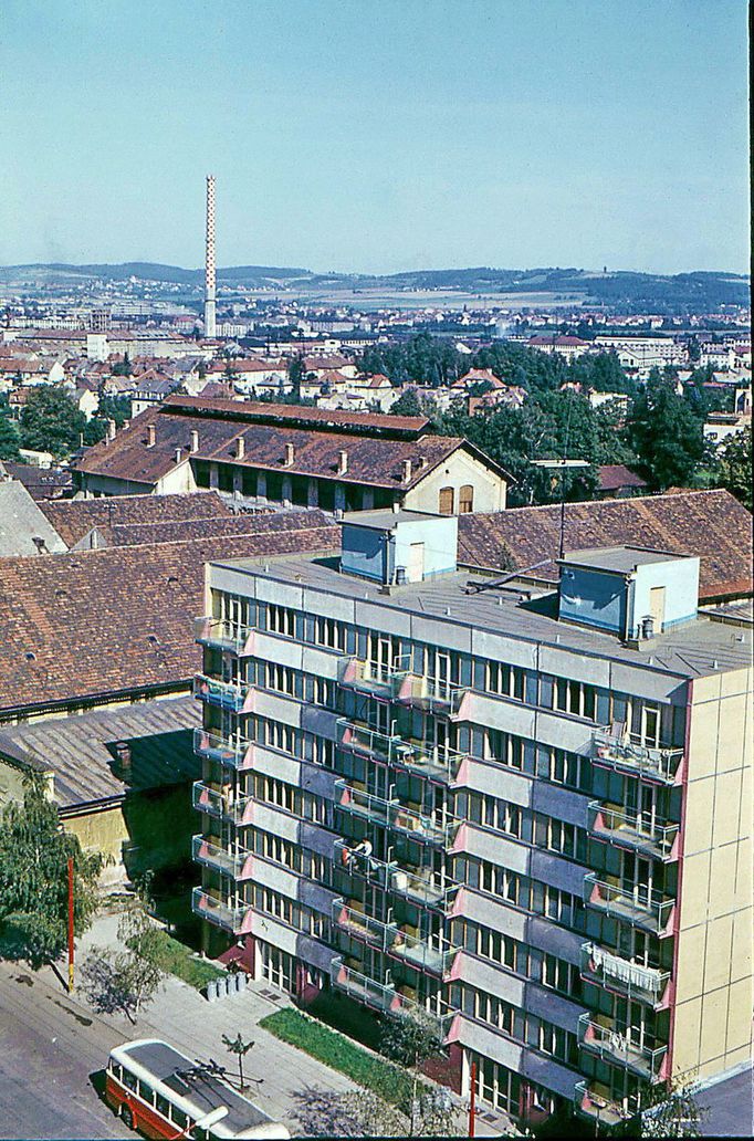 Pohled na nově vybudované panelové domy Sídliště Lidická. Září 1964.