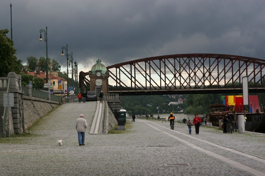 Zavřená náplavka